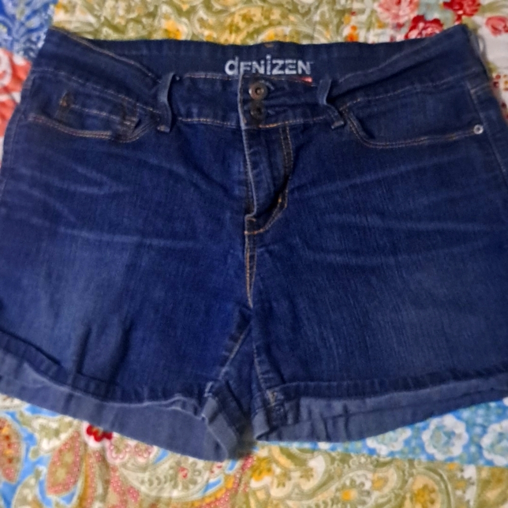 Denizen from Levi's denim shorts size 6 Ladies.